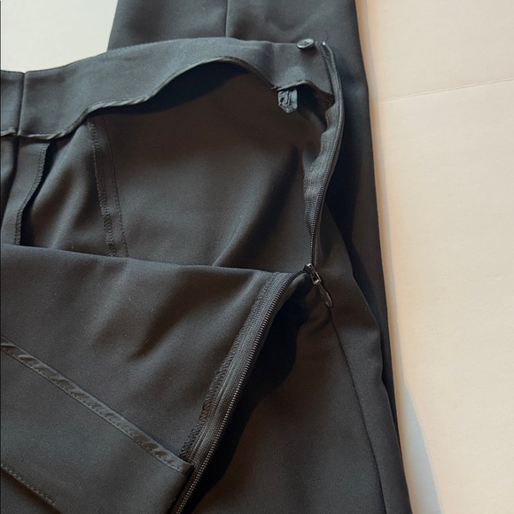 AKRIS Classic Black Melissa Ankle Woman’s Pull-on with Side Zipper Pant - Picture 8 of 13